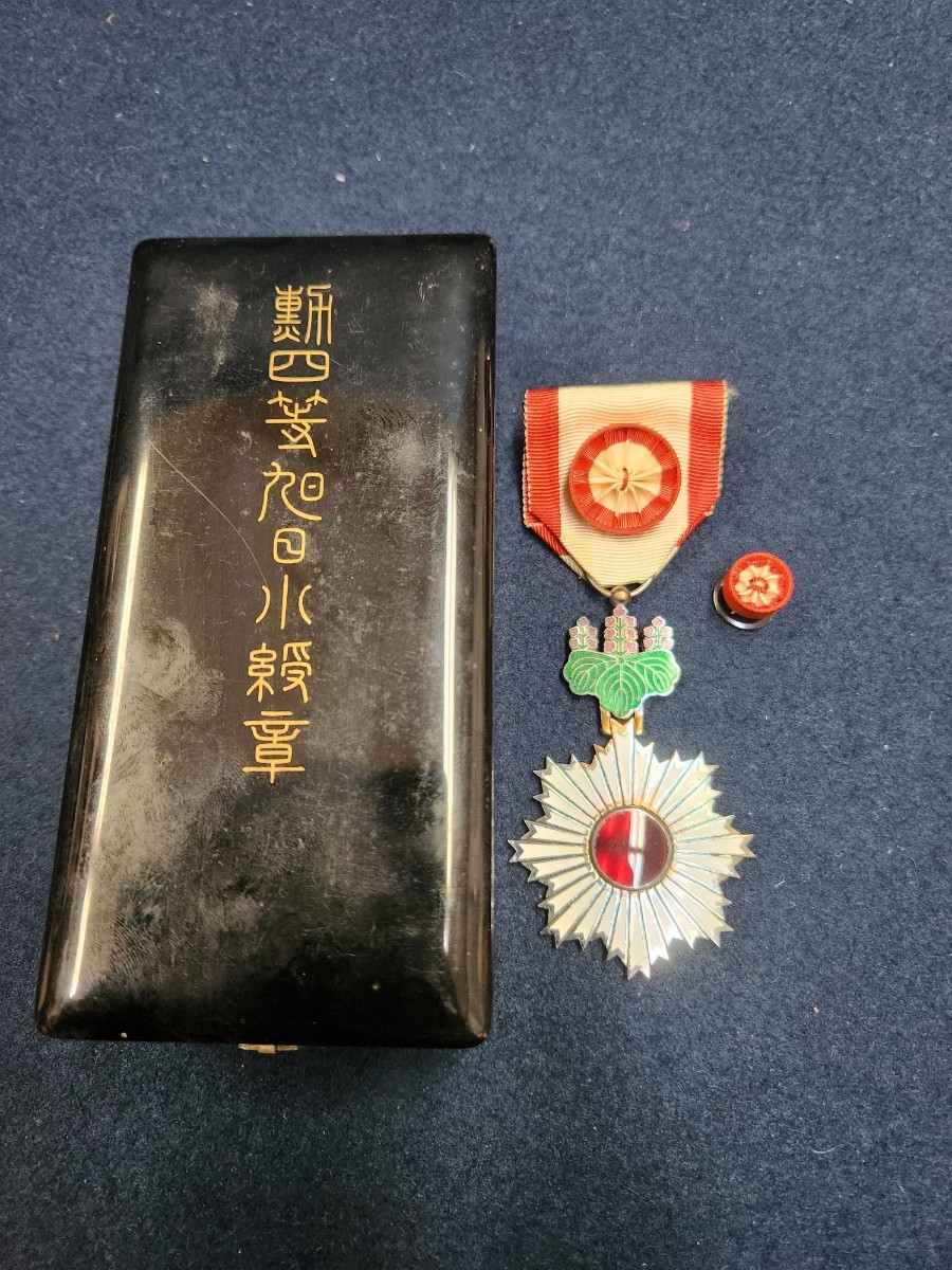 旧日本軍　略綬板　5段15連　大日本帝国　激レア　美品　骨董品　美術品 日本陸海軍 略綬板 5連 当時物 型番:略綬板 5連 公式通販