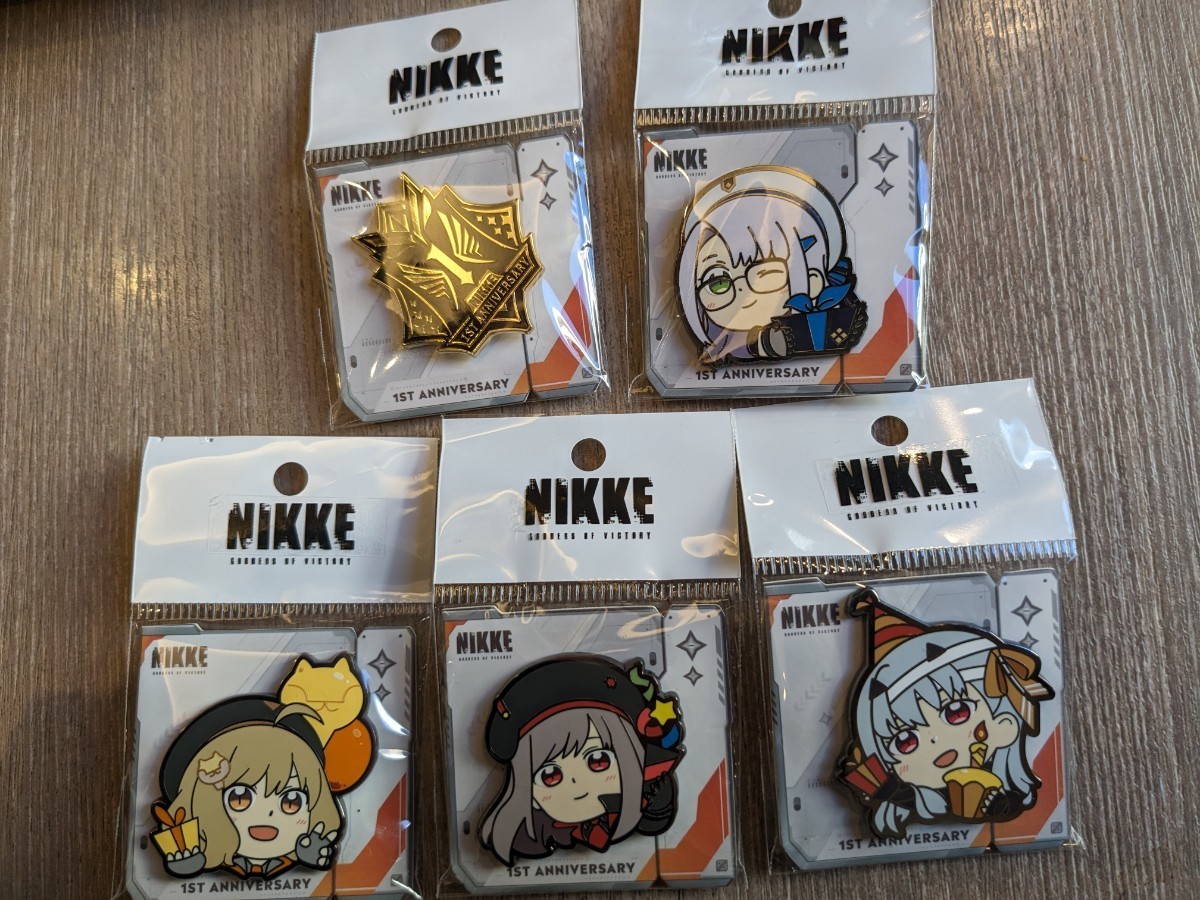 勝利の女神:NIKKE 1st 池袋 ピールオフ 限定 ピンバッジ 全5種セット