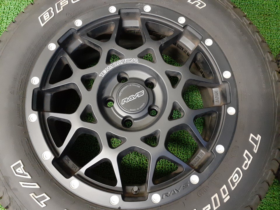 RAYS DAYTONA M8 デイトナ 17×7J PCD114.3/5穴 BFGoodrich Trail 