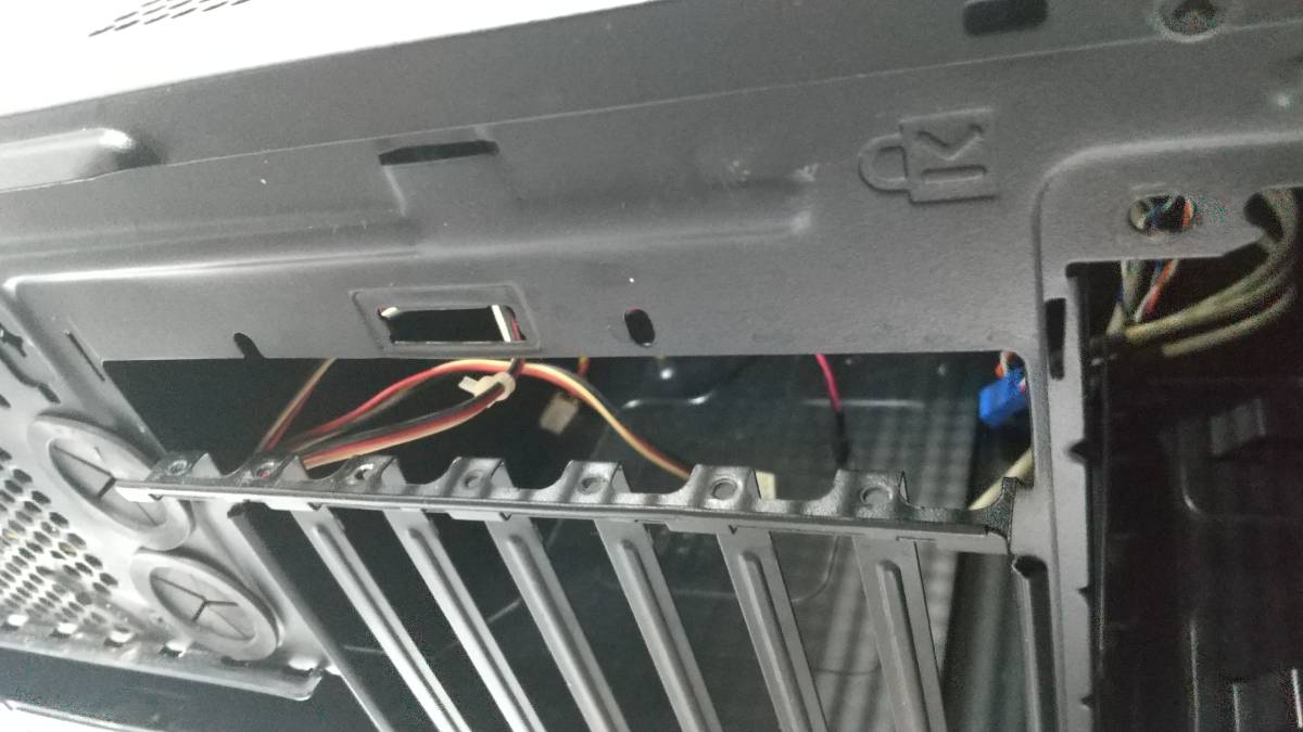 古めのG-TUNEのケース　欠品と難点多数のためジャンク出品！　動作不明のDVDドライブ付き！_7