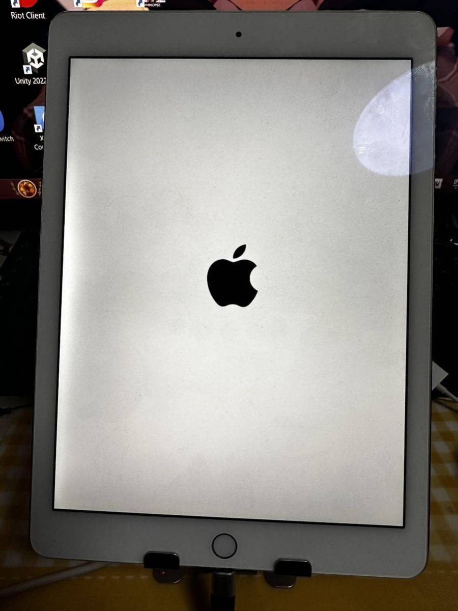 爆速発送！】【未使用Apple純正イヤホン付き】 ロックOFF docomo iPad 