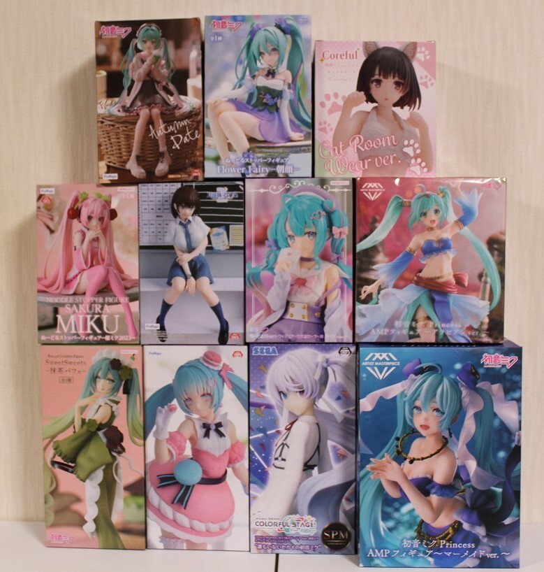 【プライズ】 プライズフィギュア まとめ売り　11点セット（初音ミク、月曜のたわわ、冴えない彼女の育てかた）_1