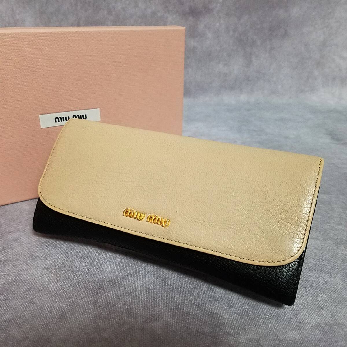良好 クリーニング済】 MIU MIU ミュウミュウ 正規品 長財布 チェーン
