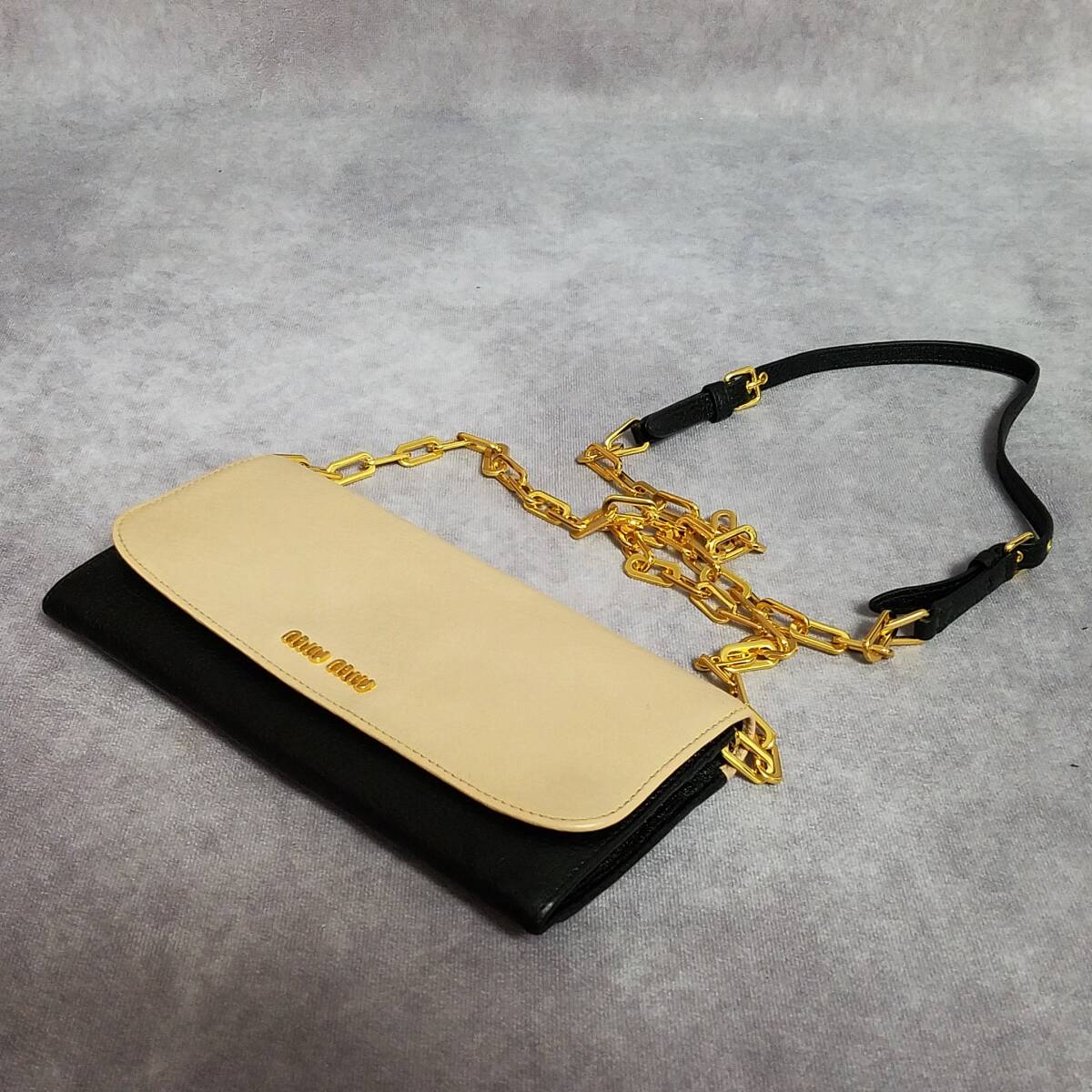 良好 クリーニング済】 MIU MIU ミュウミュウ 正規品 長財布 チェーン