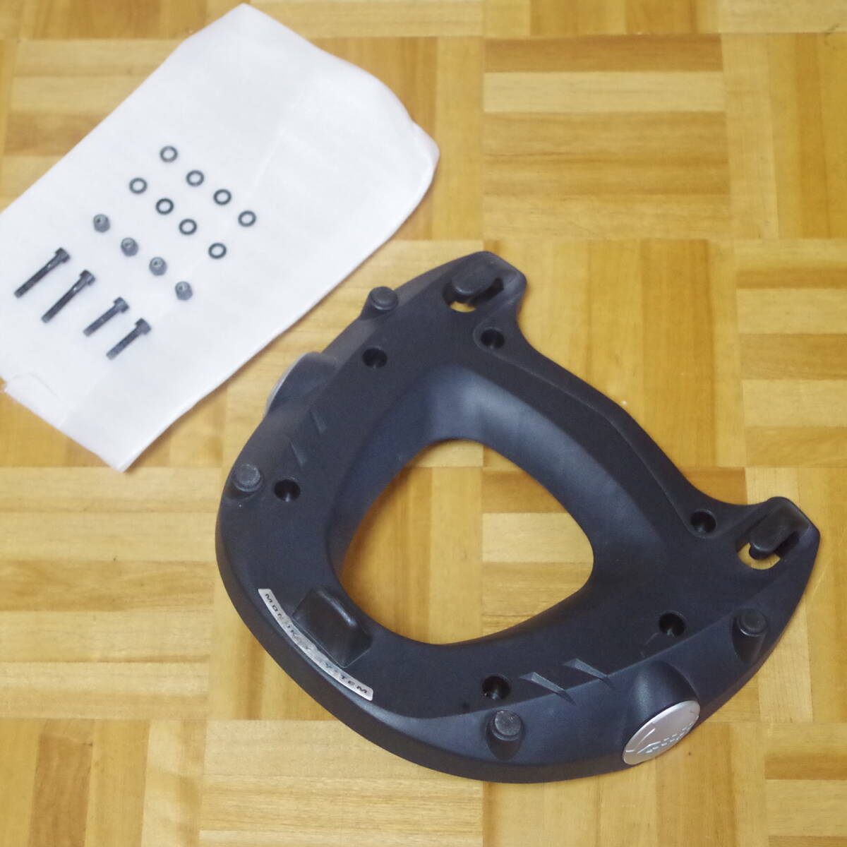 GIVI(ジビ) M5 モノキーケース用ベース バイク用/ベースプレート/商品番号：90140/ハイエンドモデル/M6ボルト4本付/DAYTONA/デイトナ