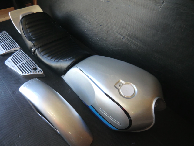 XJ400 XJ400D XJ550 シルバー外装セット ２段シート張り替え後未使用 BEETタイプフロントフェンダー、アルフィン CBX FX GS KH CB GP_2