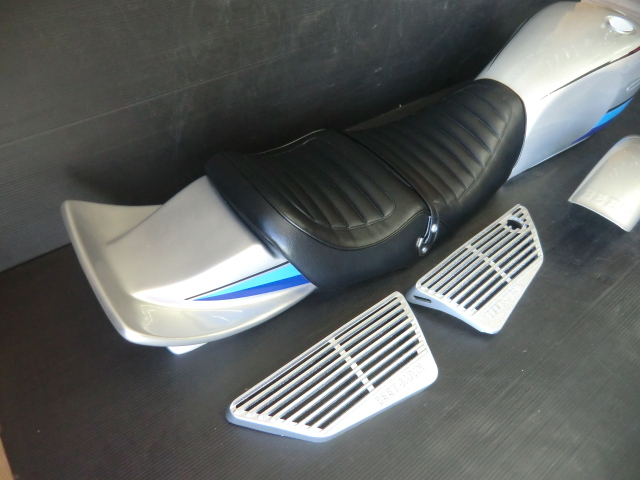 XJ400 XJ400D XJ550 シルバー外装セット ２段シート張り替え後未使用 BEETタイプフロントフェンダー、アルフィン CBX FX GS KH CB GP_3