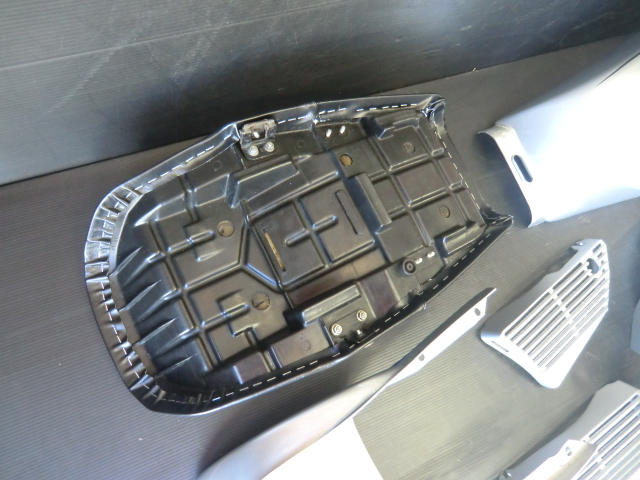 XJ400 XJ400D XJ550 シルバー外装セット ２段シート張り替え後未使用 BEETタイプフロントフェンダー、アルフィン CBX FX GS KH CB GP_6