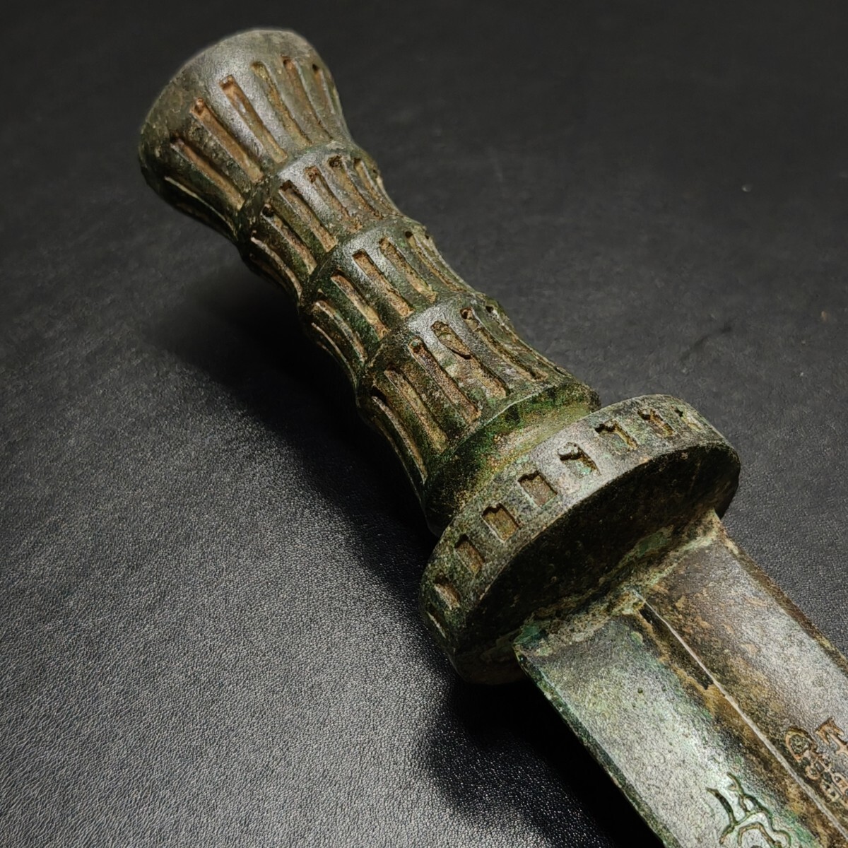 Y01 中国青銅器 青銅剣 円形鍔 青銅器 銅製置物 刀剣美術 銅剣 置物