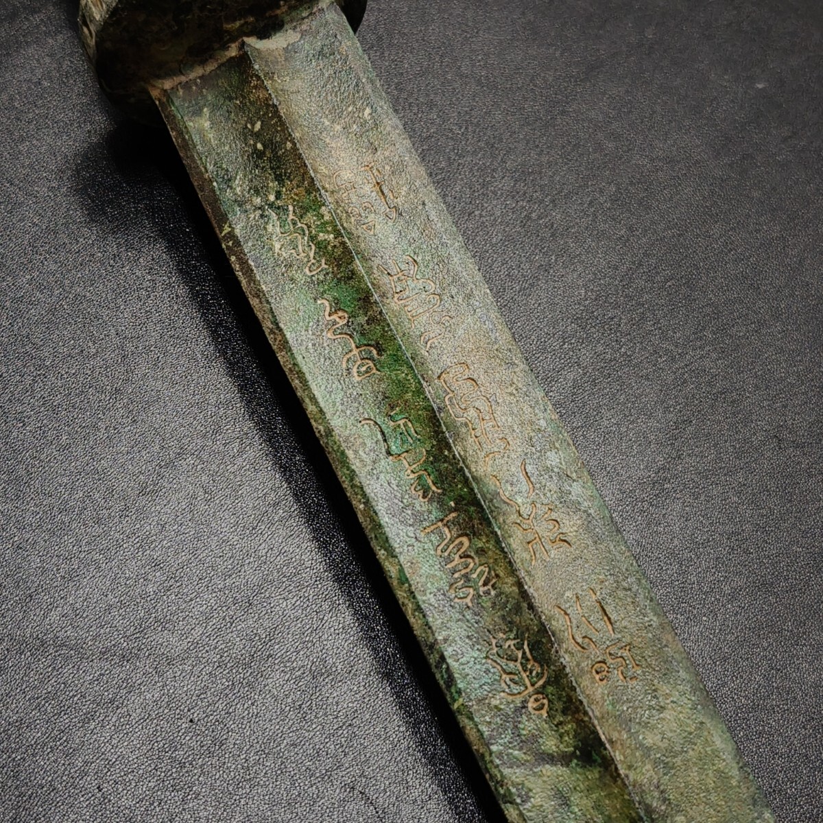 Y01 中国青銅器 青銅剣 円形鍔 青銅器 銅製置物 刀剣美術 銅剣 置物