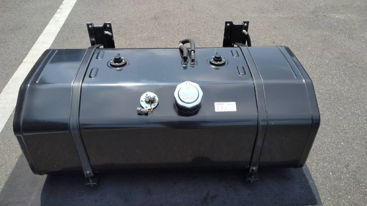 未使用 燃料タンク 300L ステー バンド付 宝栄工業 C300 トラック