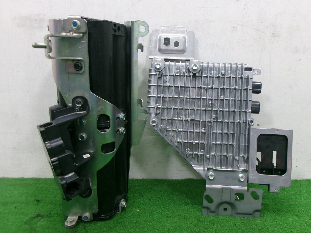 アテンザワゴン LDA-GJ2AW 中期 サブバッテリー キャパシター DCDCコンバーター 純正 H27年 XD GJ系 GJ2FW G46L-67-ZC0 GKJ1-67Y60 アテンザワゴン サブバッテリー LDA-GJ2AW H27年 DCDCコンバーター アテンザスポーツ