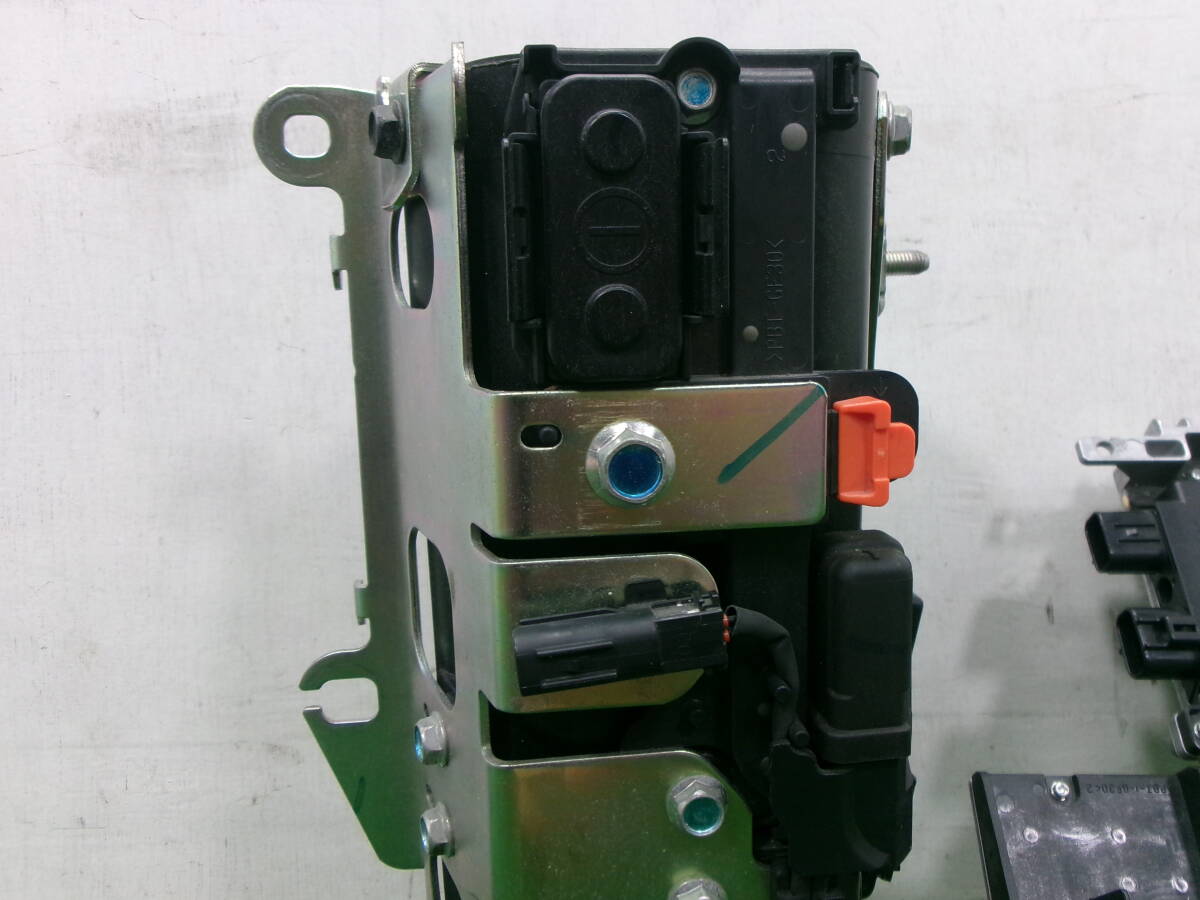 アテンザワゴン LDA-GJ2AW 中期 サブバッテリー キャパシター DCDCコンバーター 純正 H27年 XD GJ系 GJ2FW G46L-67-ZC0 GKJ1-67Y60 アテンザワゴン サブバッテリー LDA-GJ2AW H27年 DCDCコンバーター アテンザスポーツ
