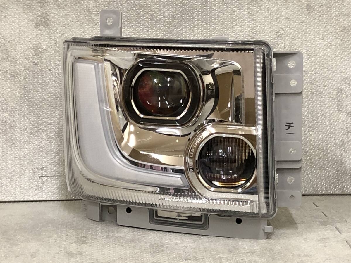 いすゞ イスズ 現行型 ギガ NEW ファイブスター ギガ 純正 LED ヘッドライト 左右セット 新品未使用 KOITO 8-97790707-0/8-97790708-0 いすゞ GIGA | 現役ファイブスター乗りが新型ギガを解説新型ギガハイルーフの進化を実感 驚きの快適性とは⁈ いすゞ、新キャブデザイン採用の「ギガ」をジャパンモビリティ
