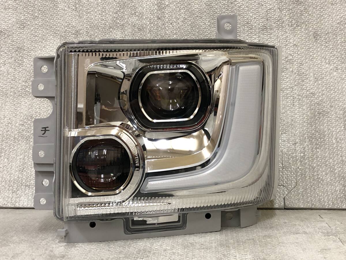 いすゞ イスズ 現行型 ギガ NEW ファイブスター ギガ 純正 LED ヘッドライト 左右セット 新品未使用 KOITO 8-97790707-0/8-97790708-0 いすゞ GIGA | 現役ファイブスター乗りが新型ギガを解説新型ギガハイルーフの進化を実感 驚きの快適性とは⁈ いすゞ、新キャブデザイン採用の「ギガ」をジャパンモビリティ