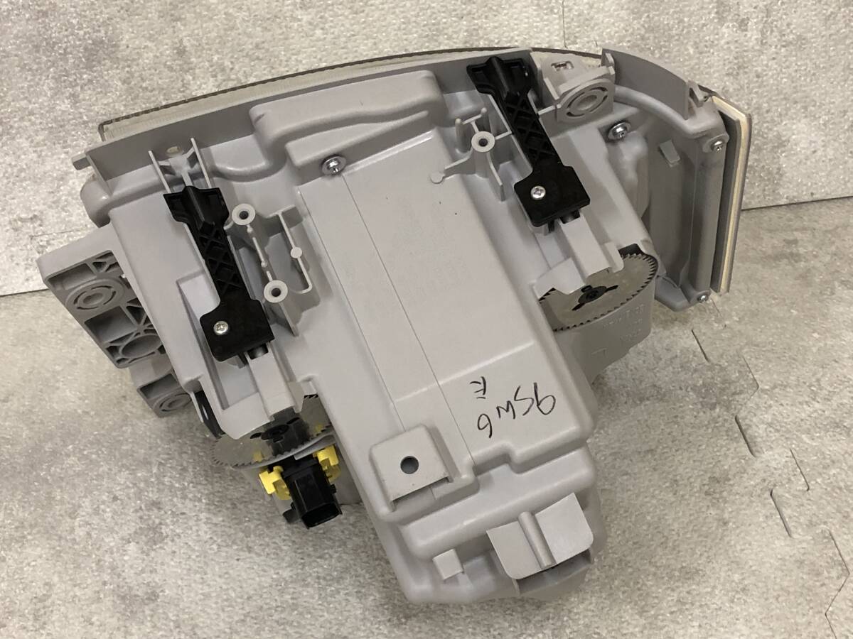 いすゞ イスズ 現行型 ギガ NEW ファイブスター ギガ 純正 LED ヘッドライト 左右セット 新品未使用 KOITO 8-97790707-0/8-97790708-0 いすゞ GIGA | 現役ファイブスター乗りが新型ギガを解説新型ギガハイルーフの進化を実感 驚きの快適性とは⁈ いすゞ、新キャブデザイン採用の「ギガ」をジャパンモビリティ