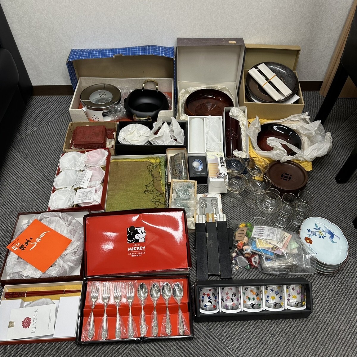 NA★1円〜遺品整理 現状品 色々おまとめ品 お宝あるかも 茶器 酒器 食器 花瓶 フォーク スプーン グラス 皿 漆器 ミッキー他_1