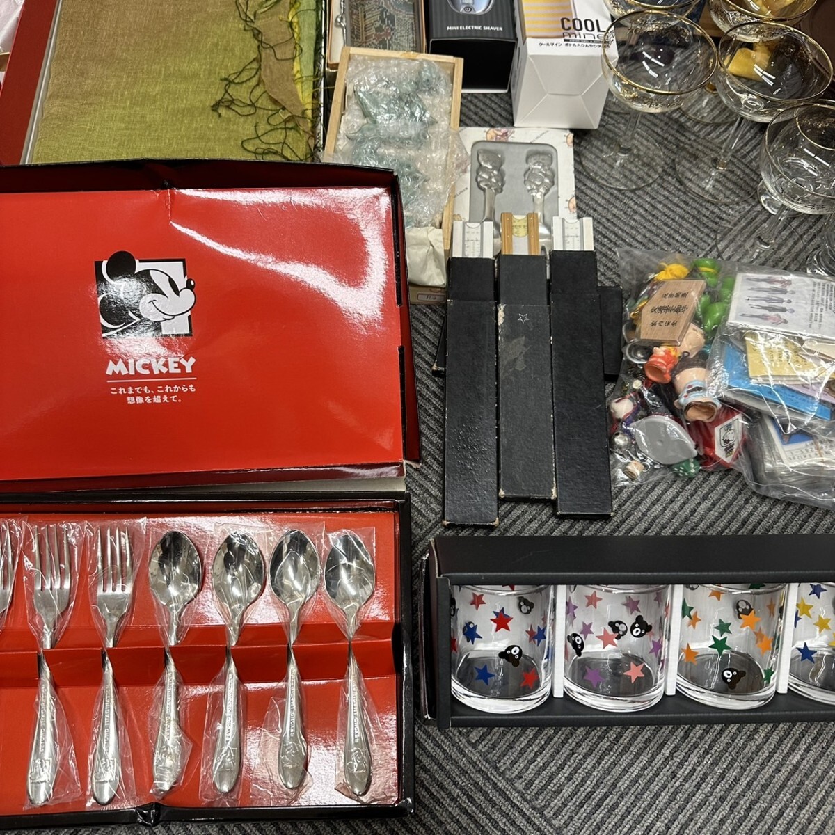 NA★1円〜遺品整理 現状品 色々おまとめ品 お宝あるかも 茶器 酒器 食器 花瓶 フォーク スプーン グラス 皿 漆器 ミッキー他_9