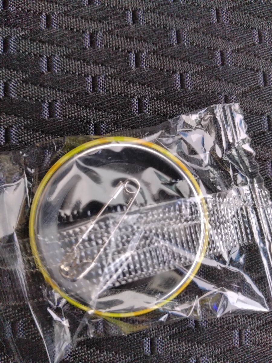 送85～ ちいかわ くら寿司 コラボ 缶バッジ うさぎ ビッくらポン トンカチ 未使用_3