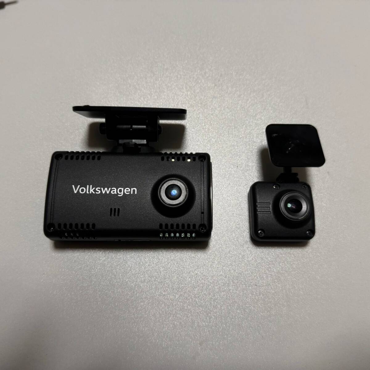 【現行モデル】　VWフォルクスワーゲン純正　ドライブレコーダー　フロント・リアカメラ　DR-C2-VW　　中古品_2