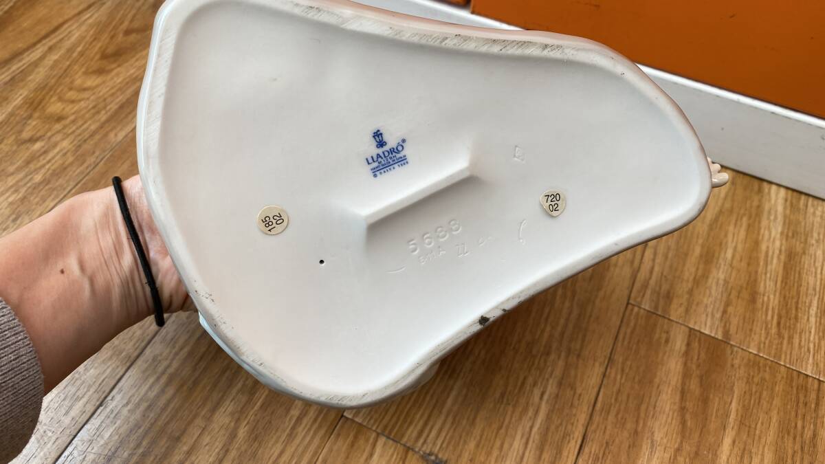 LLADRO リアドロ リヤドロ 人形 置物 5688 「風邪をひかないように