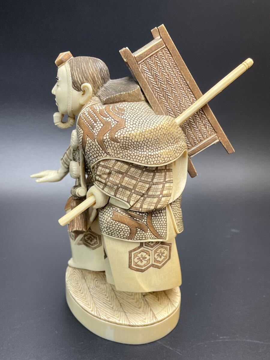 根付　鯨歯　古美術品　 置物　細密細工　骨董　アンティーク　彫刻 工芸品 k3 鯨歯風置物 和彫り人形置物 在銘あり 1346g アクセサリー品 天然