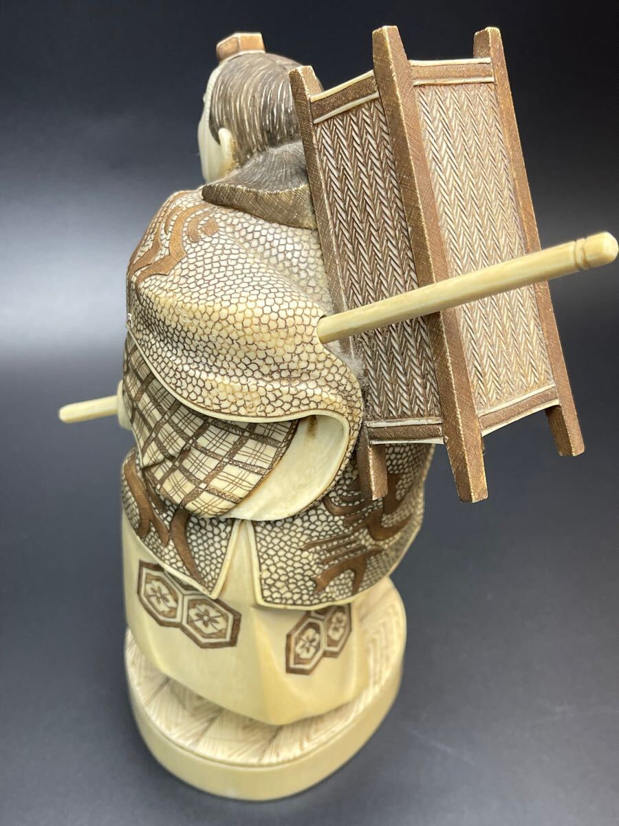 k3 鯨歯風置物 和彫り人形置物 在銘あり 1346g アクセサリー品 天然