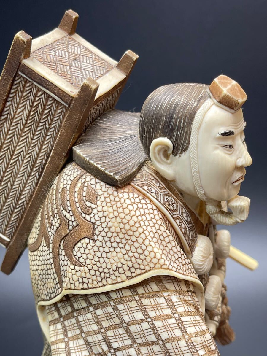 ♡お値下♡骨董品　置物　天然素材 k3 鯨歯風置物 和彫り人形置物 在銘あり 1346g アクセサリー品 天然