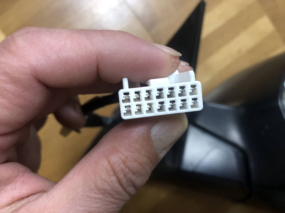 ヴェゼル　RU3 右ドアミラー　76208-T7A-J14 B610M ヴェゼル RU3 右ドアミラー 0 送料無料 1