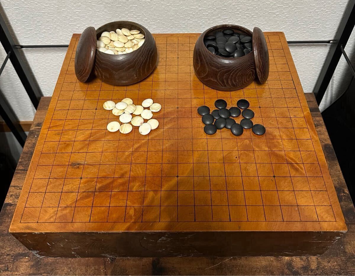 足付き木製囲碁セット　ヘソあり 囲碁セット 碁盤約14.4kg ヘソあり 足付き 木製 碁石あり【中古品