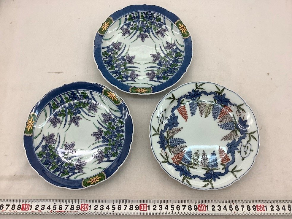 2277 伊万里徳右衛門 錦菊花文角香炉 2277 伊万里徳右衛門 錦菊花