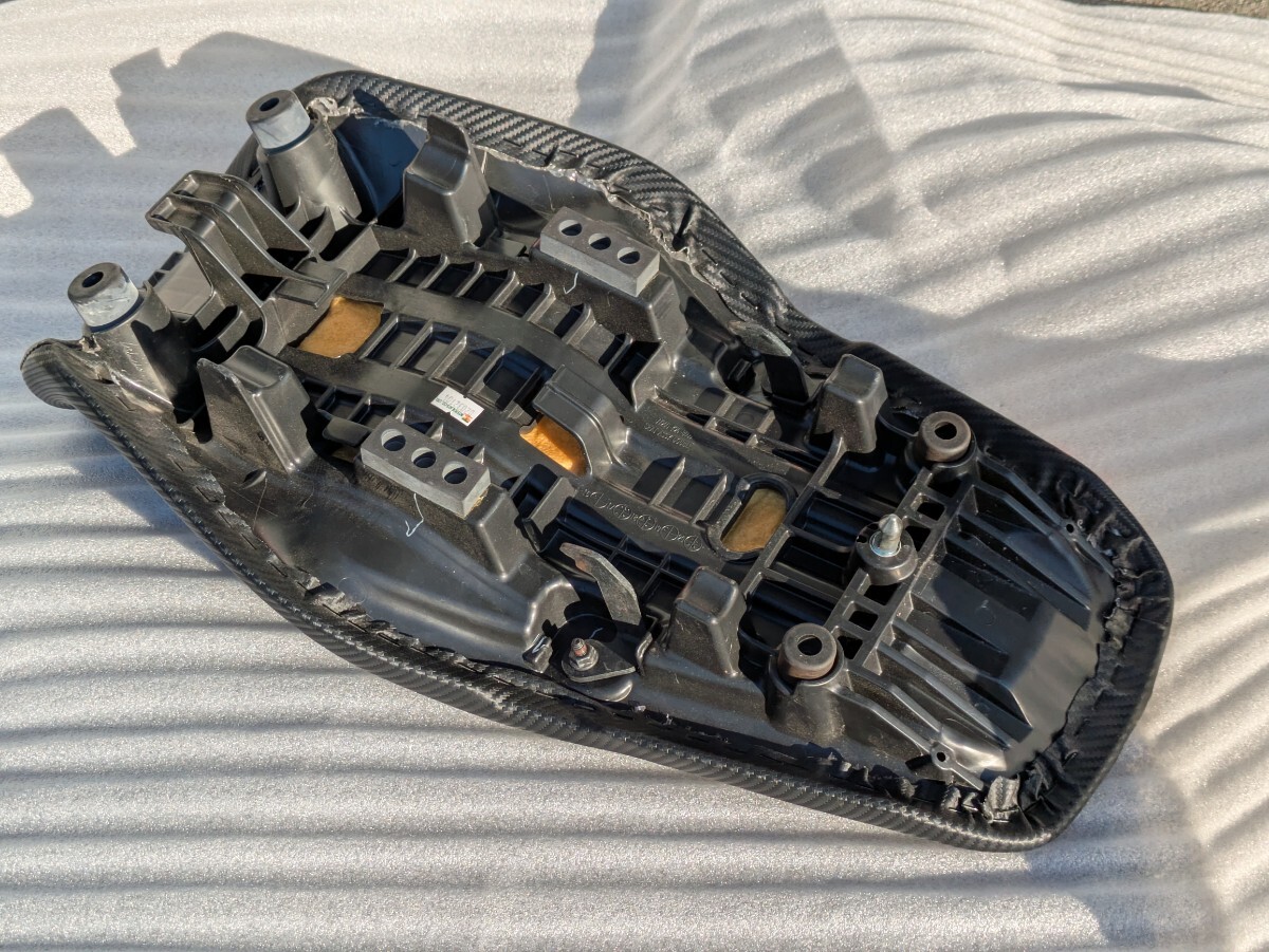 グロム用エンデュランスフラットシート (JC61後期JC75用)カーボン柄
