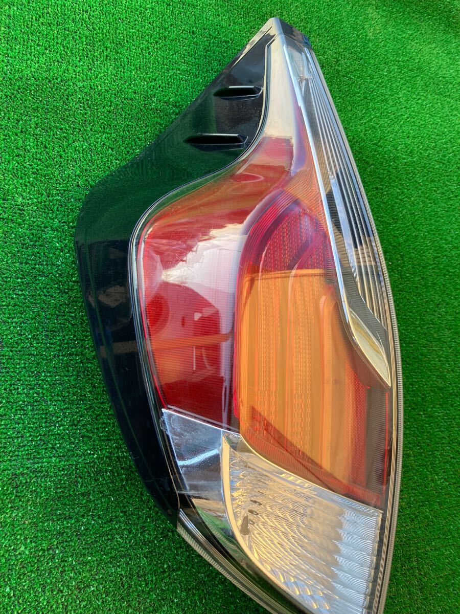 トヨタ アクア NHP10 中期 純正 左テールランプ STANLEY 52-297 AQUA