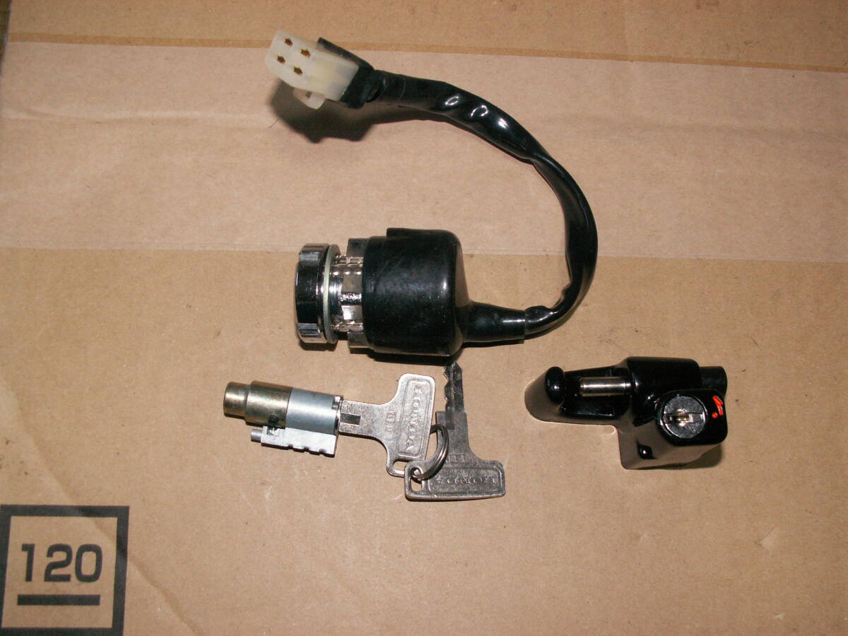 ホンダ　HONDA HM　キーセット　ヘルメットホルダー　ハンドルキー　当時物　車種不明 4ピンソケット　4P　（CB　CD CL ）新品　希少
