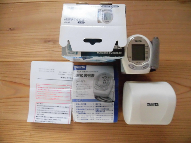現状品 通電のみ確認済 TANITA タニタ デジタル血圧計 手首式 血圧計 BP-191 単4電池欠品 激安1円スタート_1