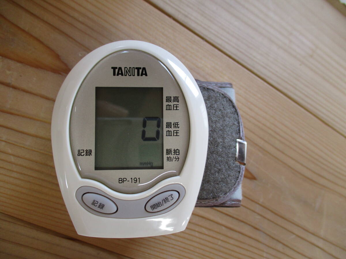 現状品 通電のみ確認済 TANITA タニタ デジタル血圧計 手首式 血圧計 BP-191 単4電池欠品 激安1円スタート_2