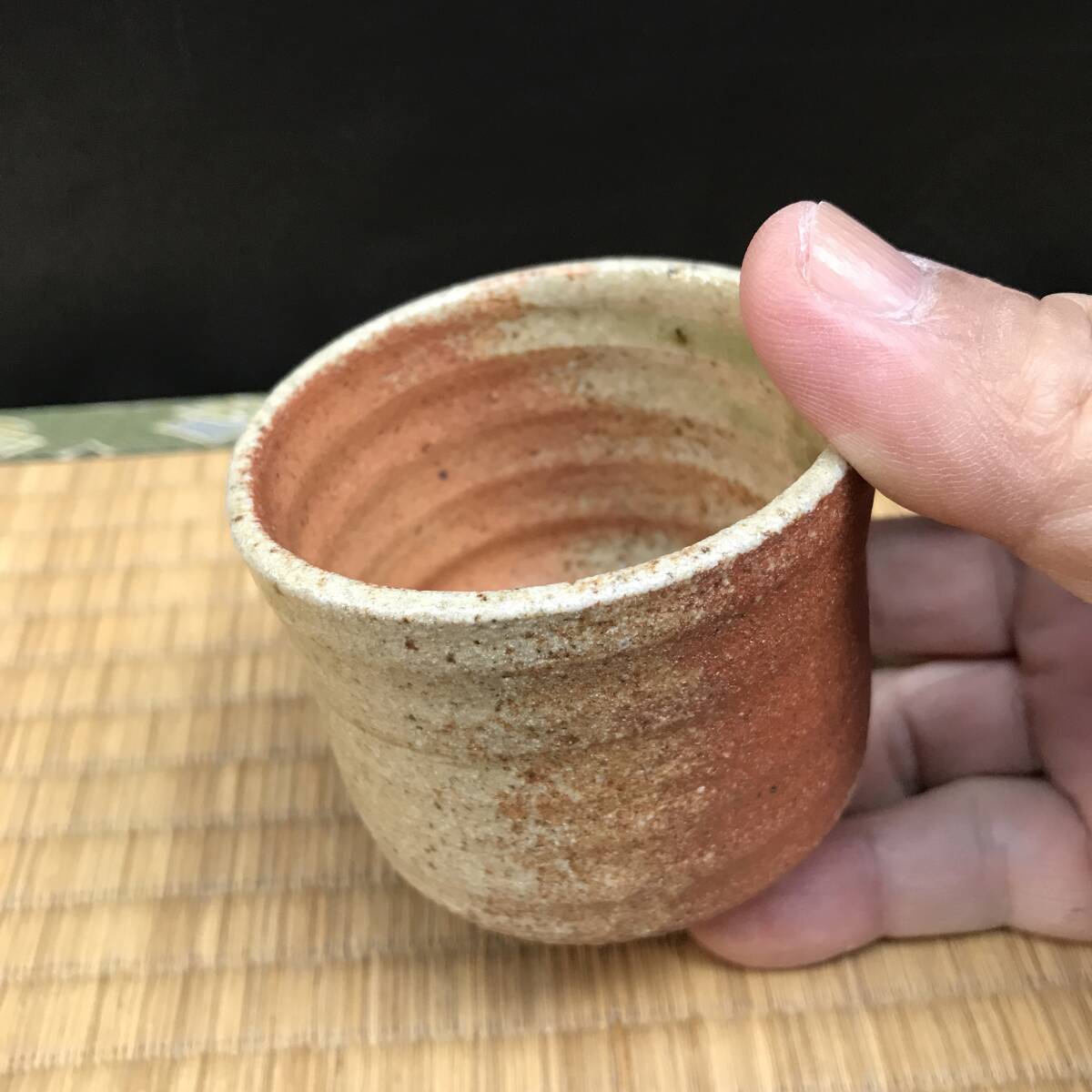信楽焼のぐい呑み ロ 魯山人銘印 酒器 猪口 小鉢 ぐい飲み 盃 杯 珍味