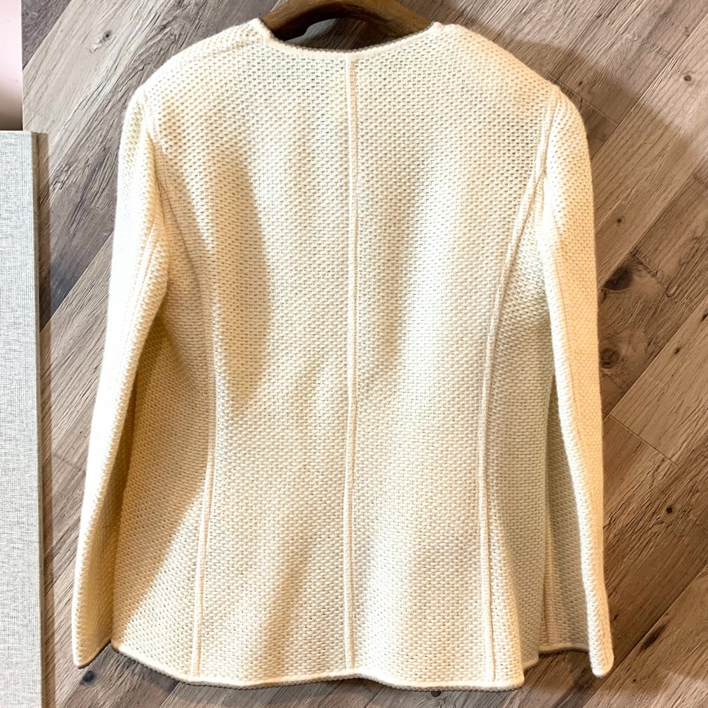 【K-7】CHANEL IDENTIFICATION　アンサンブルニット　99A　P14329V07795　レディース　ウール　シルク　アイボリーカラー　サイズ42
