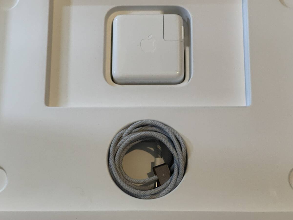 美品・充放電回数13回】Apple MacBook Pro 14インチ 2023 M3 16GB 