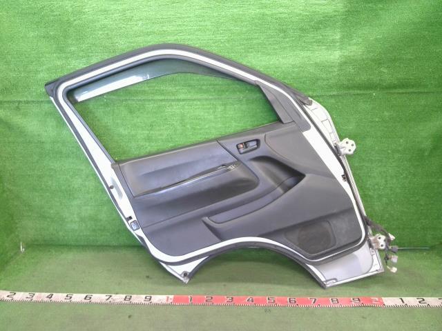 ハイエース CBF-TRH200V 左　Ｆ　フロント　ドア　 1E7 M2H3 CBF-TRH200V ハイエース 左 TRH200V 左フロントフェンダー No.222717