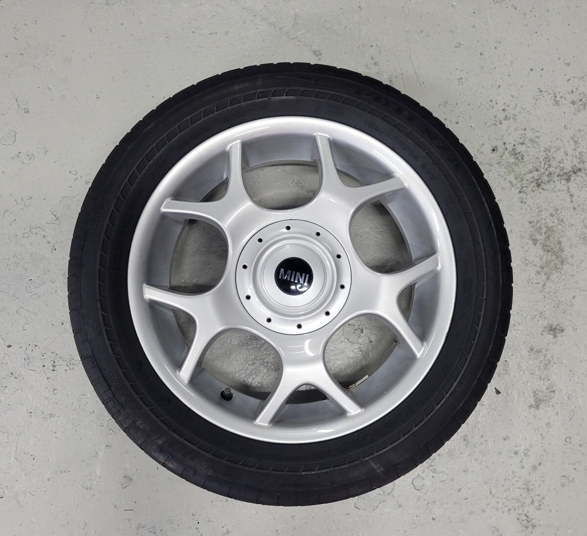 ミニクーパー 純正 タイヤカバー付 4穴 PCD100 195/55/16 6.5J×16 ET48 R50R56等 MINI 純正 PCD100 6.5j+48 × 引っ張りなどに
