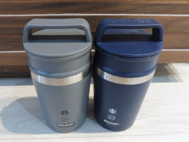 スターバックス 藤原ヒロシ Fragument STANLEY フラグメント×スタンレー ネイビー グレー ステンレスボトル 新品未使用 fragment フラグメント スターバックス ステンレスボトル 当たらないと買えないスターバックス、、 design」コラボレーションモデル登場