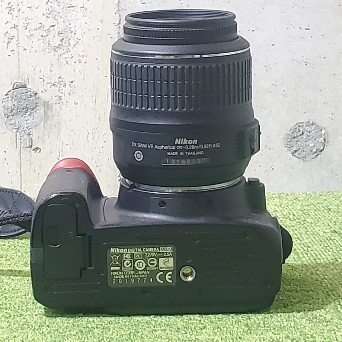 Nikon D3000 Digital SLR Camera 10.2 Kit AF-S DX VR Lens 18