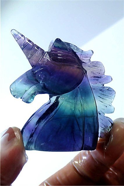 在庫処分」AAA級☆天然フローライト(蛍石) ユニコーン置物180F8-52F06b