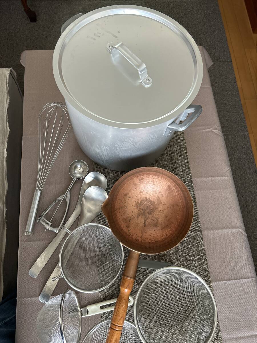 アルミ寸胴鍋30センチ　　純銅坊主鍋21センチ　　ザルなどおまとめ_1