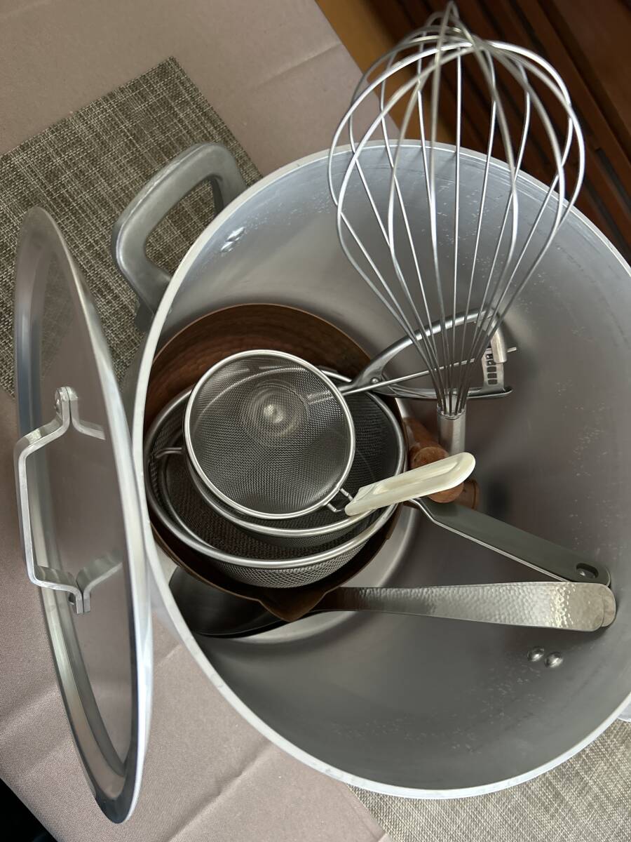 アルミ寸胴鍋30センチ　　純銅坊主鍋21センチ　　ザルなどおまとめ_9