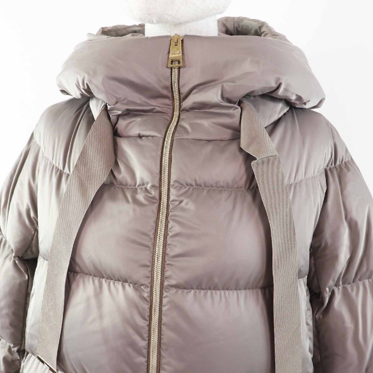 極 Herno ヘルノ 2023年製 PI1304D HOODED SATIN A-SHAPE フーディ サテン Aシェイプ ダウンコート ...