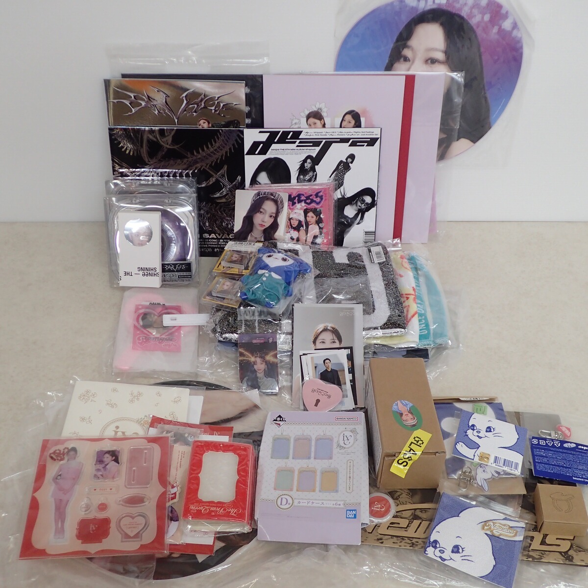 K-POP aespa/New Jeans/TWICE グッズ CD/アクリルスタンド/バッグ 