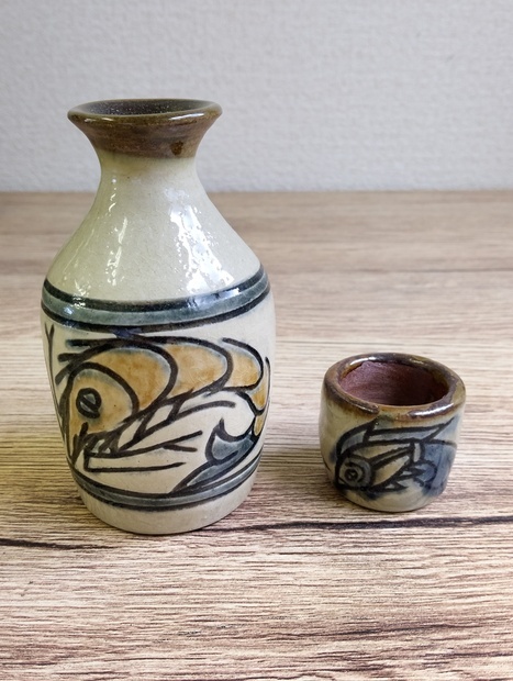 管N82007 人間国宝 金城次郎の次男 (故) 金城敏昭 魚海老文徳利 魚文