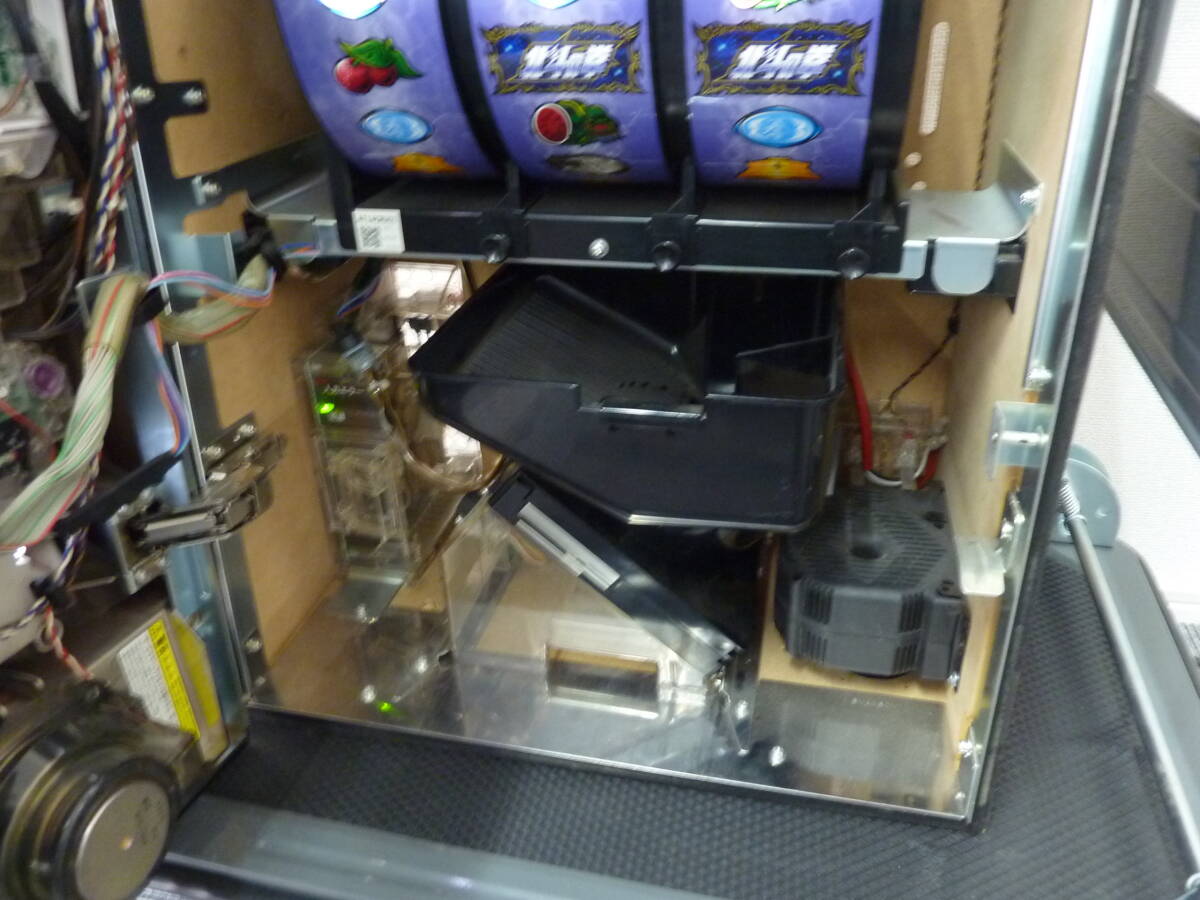 引取限定 パチスロ実機 北斗の拳 強敵 スロット実機 ドアキー/設定キー